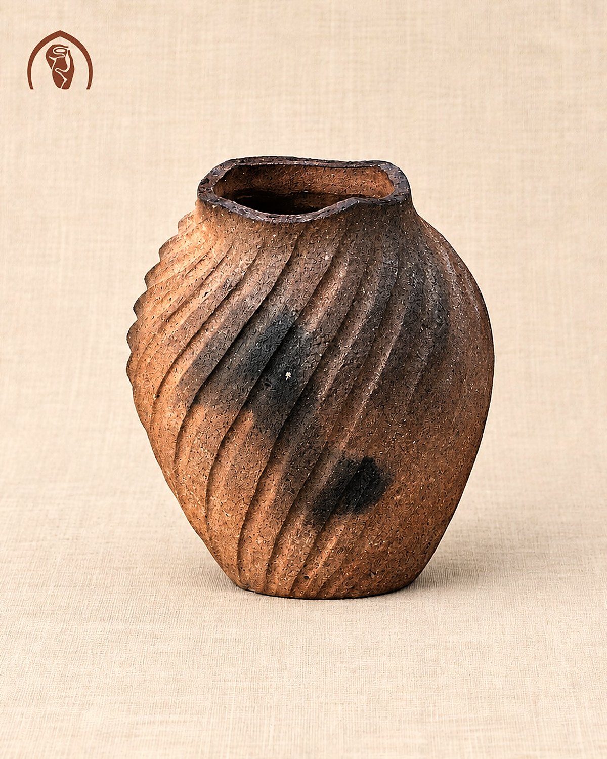 Ảnh 1/2: bình hoa gốm Chăm Bàu Trúc nặn tay, đất nung không men