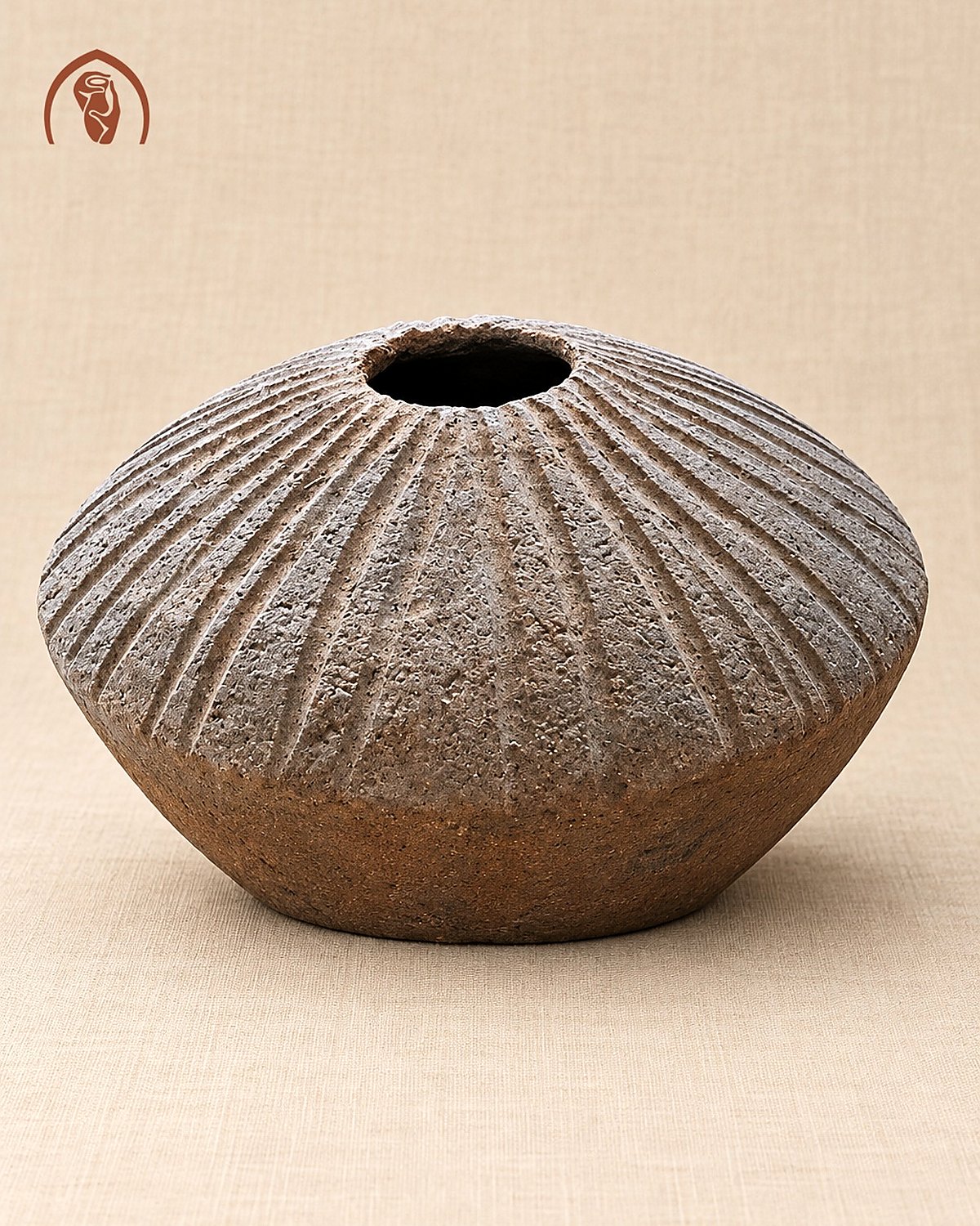 Bình hoa gốm Chăm Bàu Trúc nặn tay, đất nung không men
