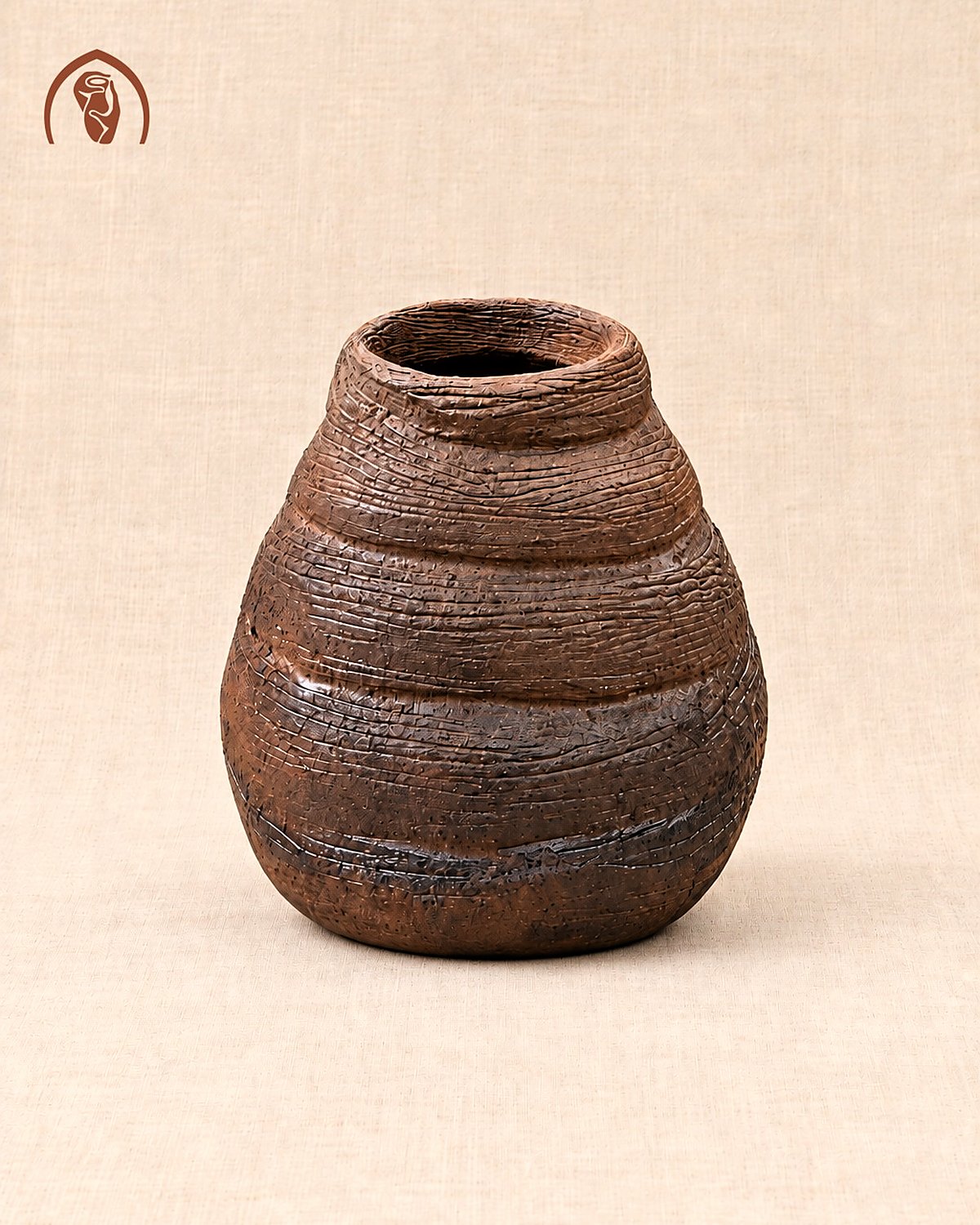 Bình hoa gốm Chăm Bàu Trúc nặn tay, đất nung không men