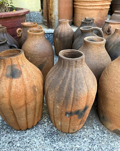 Ảnh 2/2: chụp chung nhiều món gốm đất nung, chưa phải ảnh riêng của món này